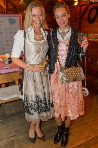 Gloria Hundsberger mit Liliana Klein auf der Damenwiesn 2016